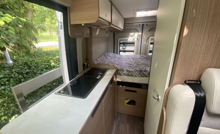 De camperbus  – Camping-car neuf, luxueux et entièrement équipé avec panneau solaire