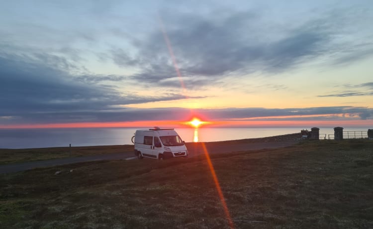 Bonnie – Accogliente camper, la tua casa su ruote! Perfetto per il campeggio selvaggio.