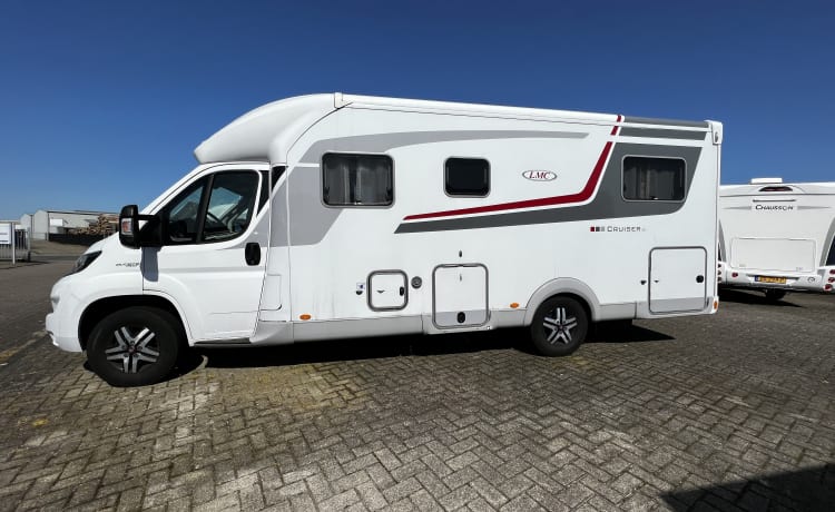 10 LMC T732 – Camper nr. 10 LMC (2020) handgeschakeld voor 2 personen