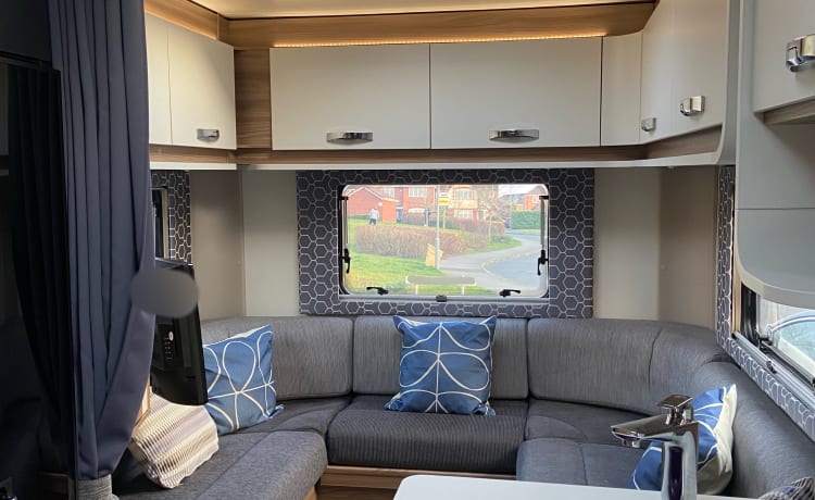 Luxurious 4 berth Motorhome 