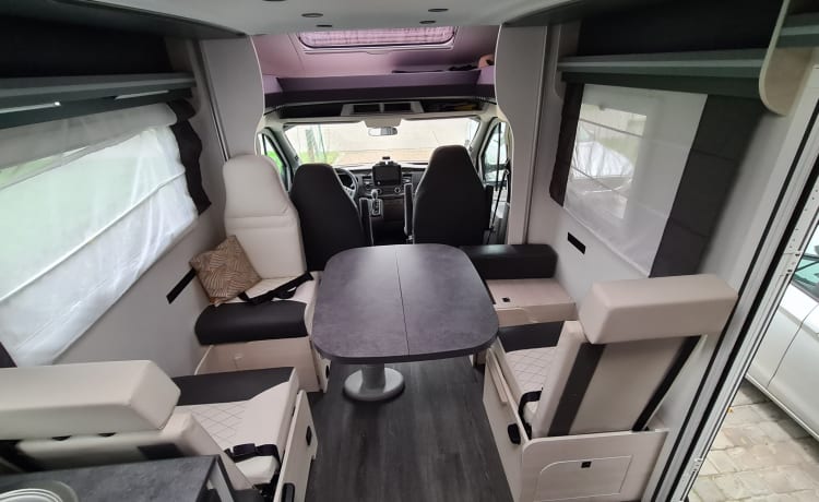 Camping-car neuf/confortable entièrement équipé avec salon spacieux