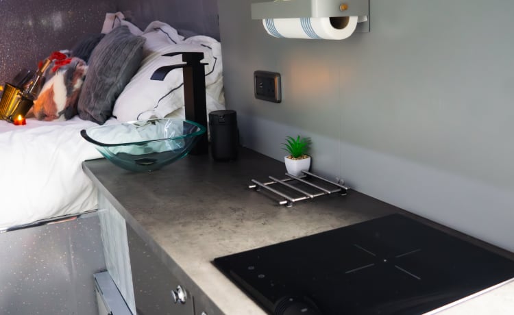 Peace  – Camper Citreon di lusso a 2 posti letto (camper offgrid)