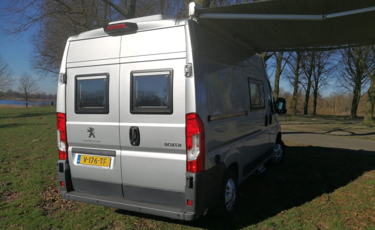 Lela | Peugeot Boxer 2 persoons camperbus