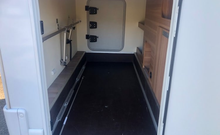 Compleet ingerichte 2p camper Knaus W 2016 met lengtebedden, airco