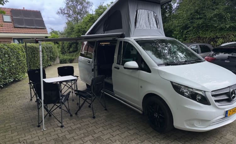 4p Mercedes-Benz Vito campervan  met nieuwe inbouw