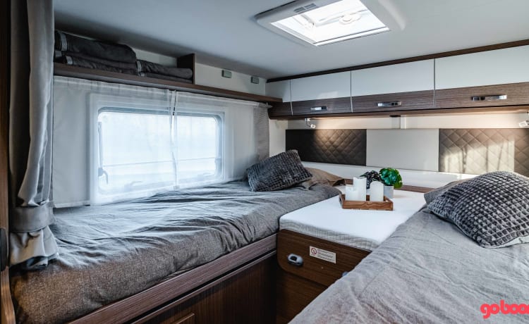 Luxe half-integraal mobilhome uit 2020