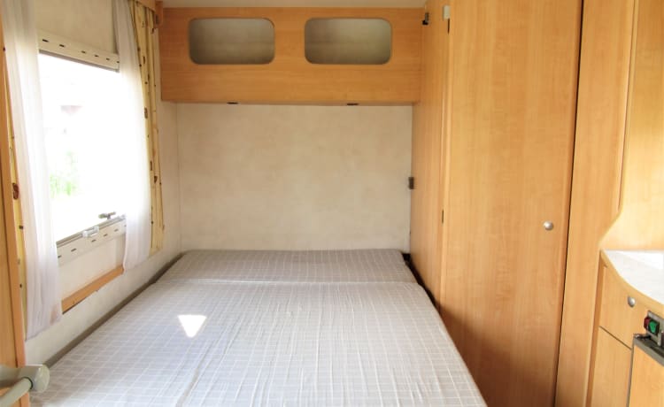 De Chausson – Bello camper Chausson compatto da 2 persone