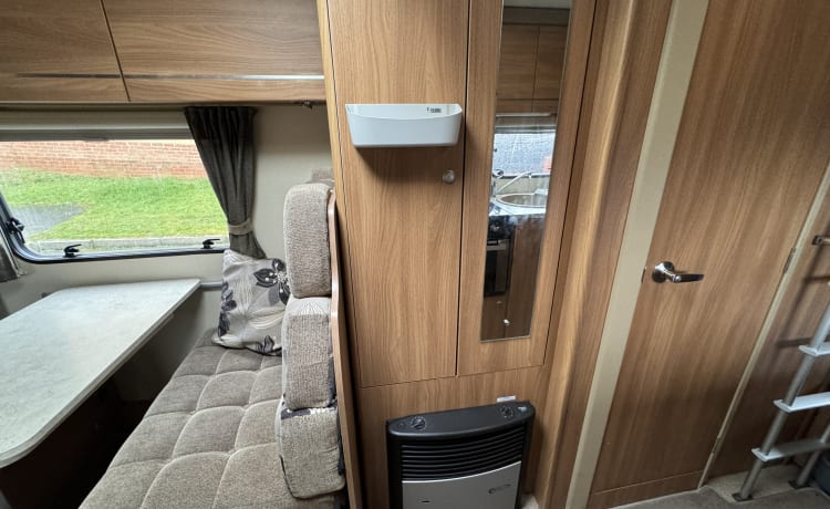 Marilyn  – 4 berth/6 Belts Swift Escape 2011