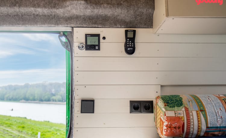 Renault automatic off-grid Camper fully equipped