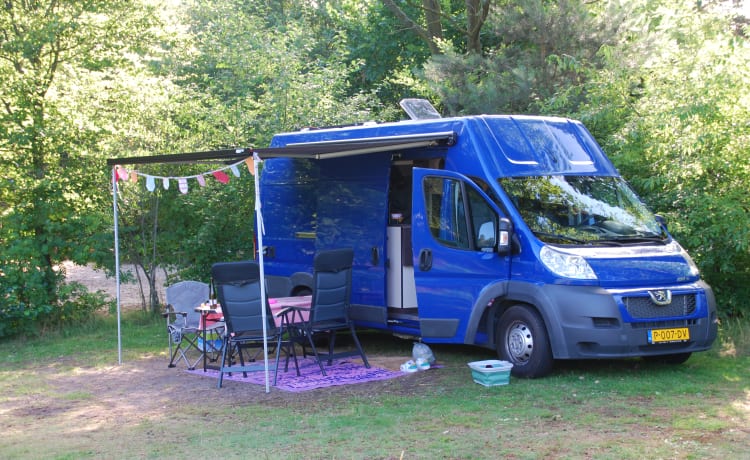Blue'ie – Peugeot Boxer 3.0l Camping-car complet pour toute la famille. 