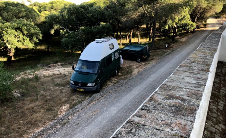 2p Mercedes-Benz Bus camper from 1996