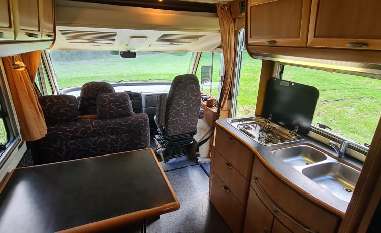 Familiencamper für 6 Personen. Hymer Integral aus dem Jahr 2000