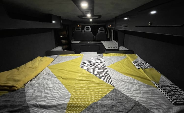 Stealth – 2/3 persoons Citroën campervan uit 2015