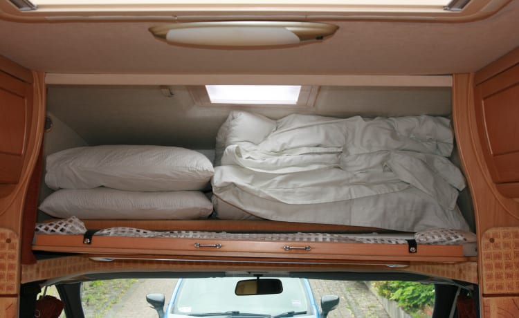 Molly – 2 posti letto Auto-Sleeper semi-integrati del 2007