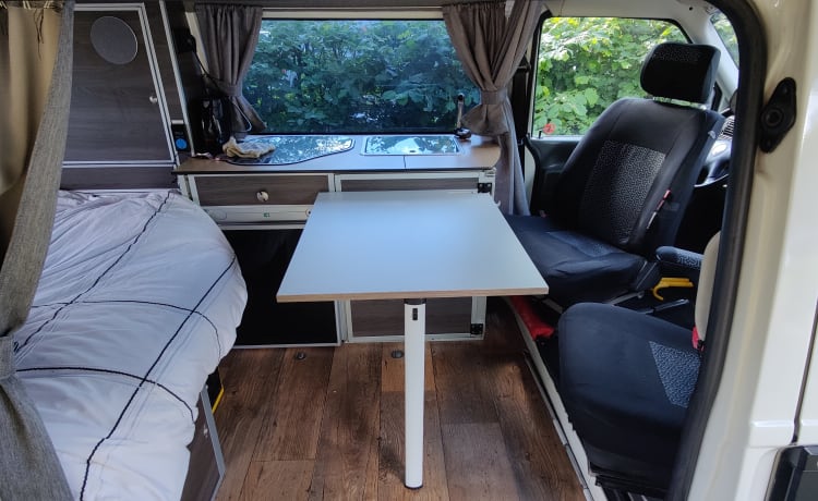 Spazioso VW T4, pronto a muoversi e autosufficiente! -> Recensioni a 5 stelle!