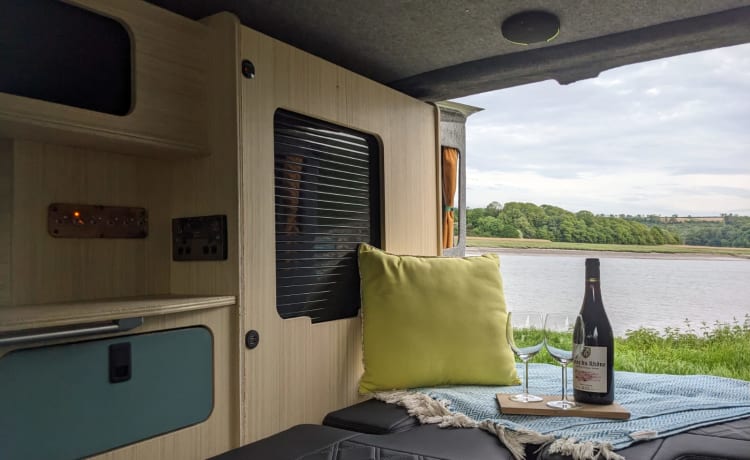 2015 Luxus Transit Custom mit 2 Schlafplätzen