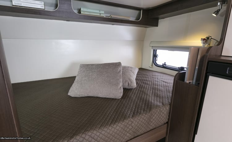 Ideal family motorhome Zefiro 675 1-6 berth (Edinburgh)