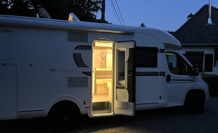 Florium – Luxury camper for 2 people (2020) from the Fleurette class segment!