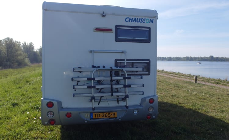 Charmant camping-car familial Chausson Flash 15