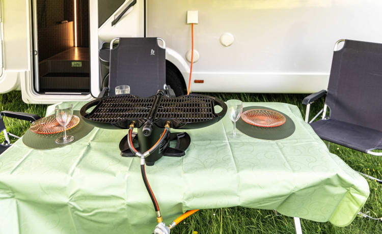 4p 2022 Roller Team – Camping très spacieux et hors réseau (batterie 330 Ah, climatisation et mobilier)