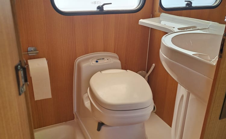 McLouis – Bellissimo camper alcova McLouis per 6 persone con letto a castello