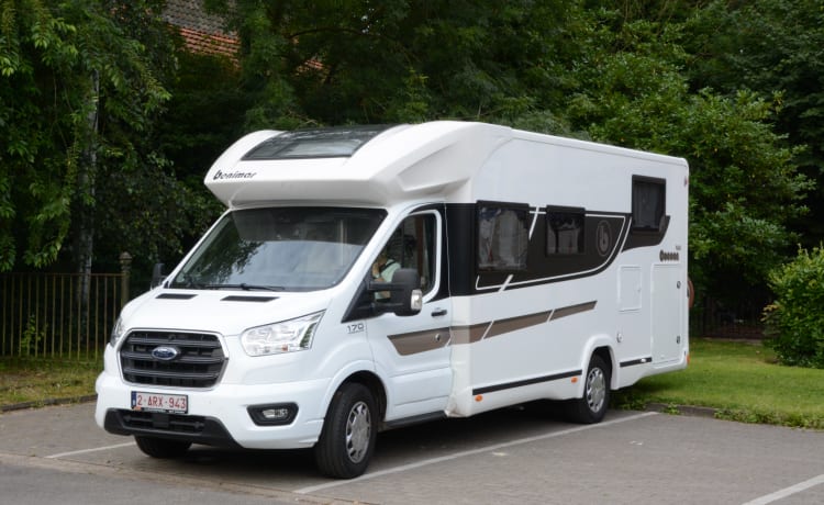 Nouveau camping-car spacieux