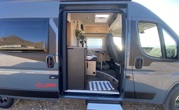 Cocolishi Camper – New bus camper for up to 4 people in Spain