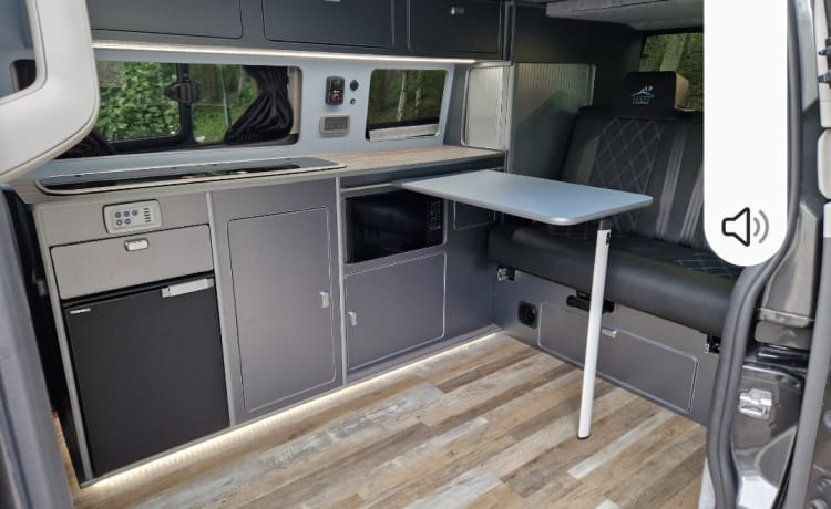 Stunning  – Neuer Ford Campervan mit 4 Schlafplätzen, LWB