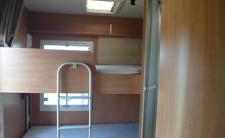 Bella famiglia camper Chausson Flash 15