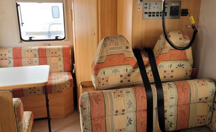 Disco Volante – 6-seater motorhome - For family holidays