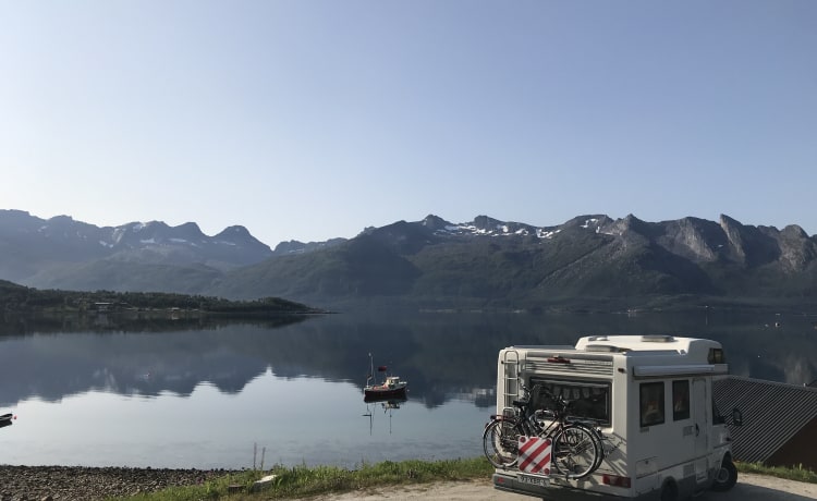 Camping-car VW frais assis autour! (4 personnes alcôve)