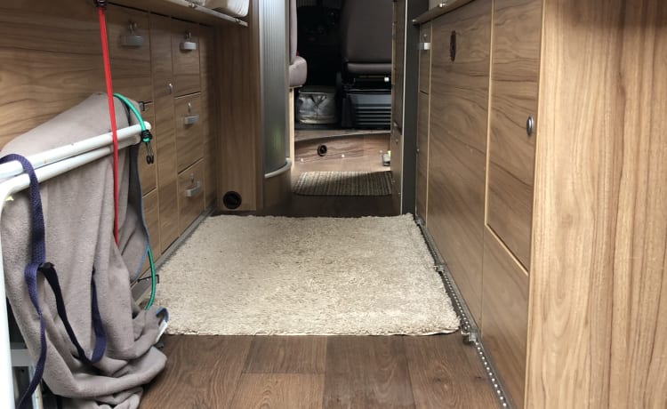 The Van – Hymer-Wohnmobil mit 4 Schlafplätzen aus dem Jahr 2018