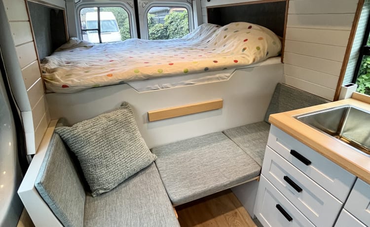 Hank the Van – Mercedes Sprinter de luxe hors réseau