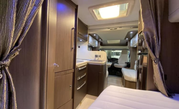 Kempi – 4 persoons luxe camper met superfijne indeling