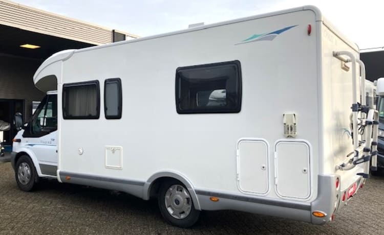 2p Chausson semi-integrated uit 2009