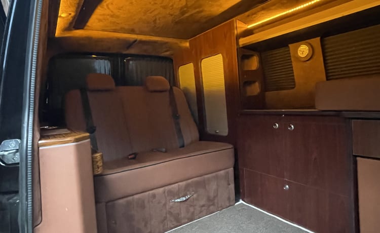 Kompakter Volkswagen Camper für 4 Personen