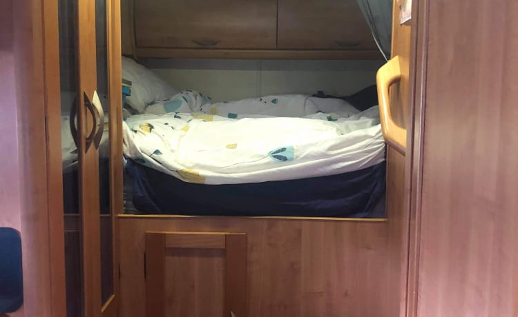 6 berth Mercedes-Benz alcove from 2006