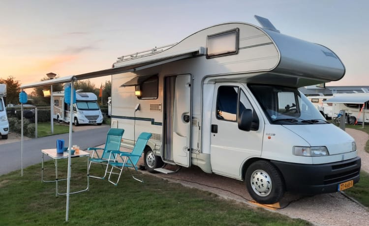 BlueRide – Kompletter Fiat Ducato Familien-Wohnmobil-Etagenherd / Warmwasserbereiter