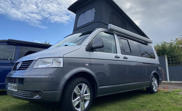 Flint – T5 VW (2009), Grey Pop-Top (LWB)