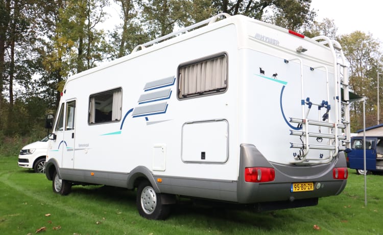 Hymer fiat 230  – 6 pers Hymer integrated uit 2000