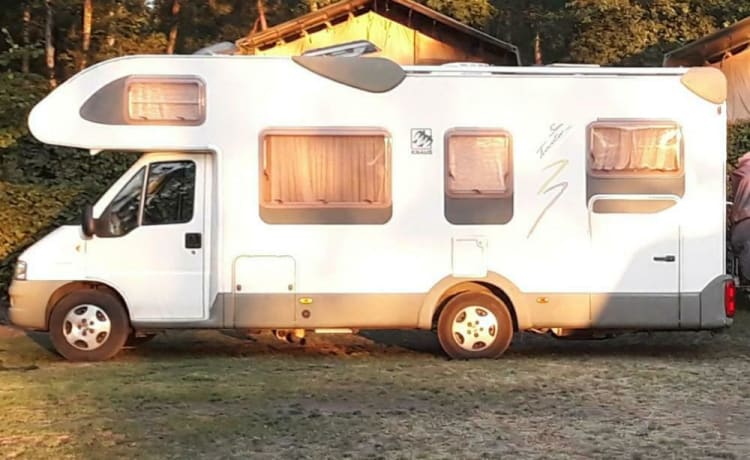 Mon ami – Beautiful spacious self-sufficient family camper with stand air conditioning and many options