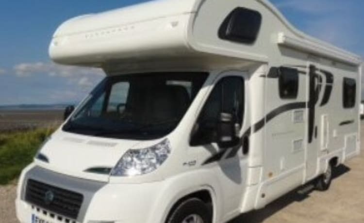 Bessie – Kwaliteit luxe - camper met 6 slaapplaatsen