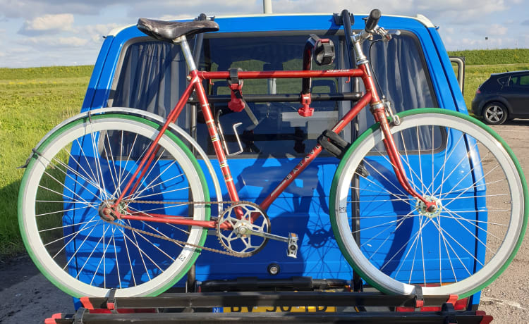 Mr. Blue Sky  – Retro VW T3 bus camper