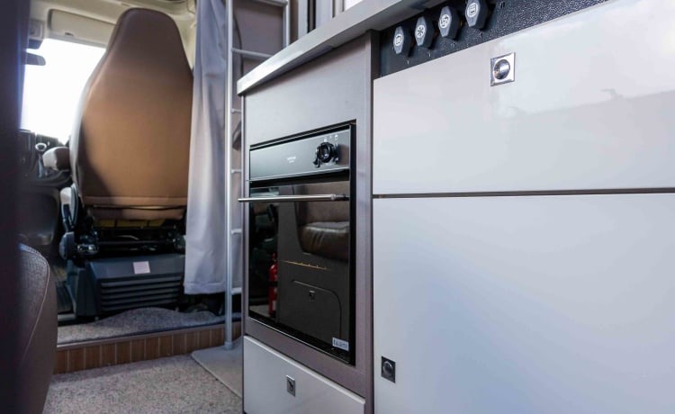 A7300DB – Etrusco 6 berth 5 seatbelts 2021. Automatic. 5G Internet. TV. Solar Panels.