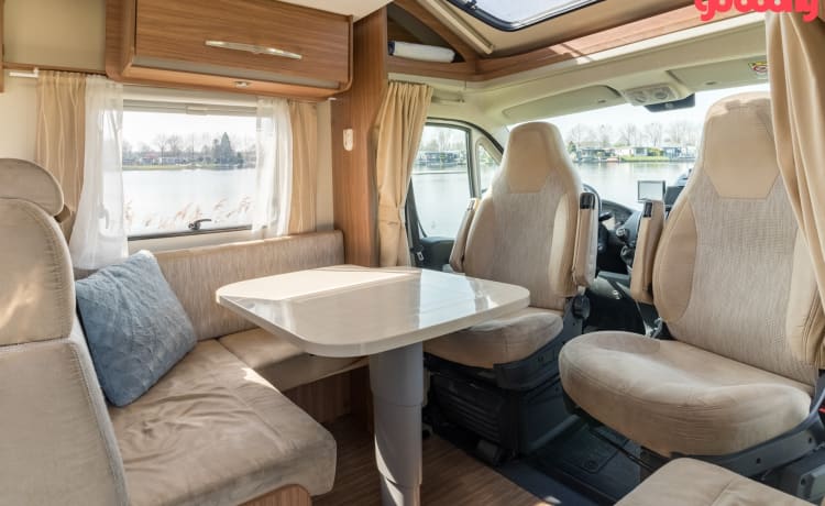 Camper Diem Familia – 4p Carado semi-integrated uit 2016