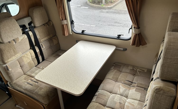 Jeffy – 6 posti letto Swift 686, Fiat Ducato - INCLUDE ASSICURAZIONE