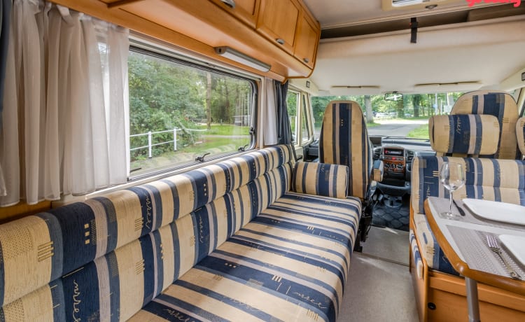 🌍 🚌 Super complete Hymer camper met 4 slaapplaatsen te huur🌟🌏