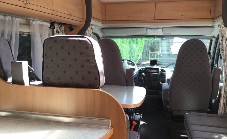 Super mooie nette Burster camper 3/4 personen zeer compleet