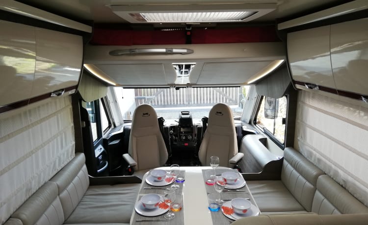 Luxurious family camper with a great sense of space and great travel comfort