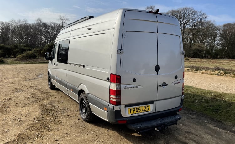 Jim – 'Jim' Luxurious Mercedes Sprinter Expedition Campervan Pop-up Roof Sleeps 5